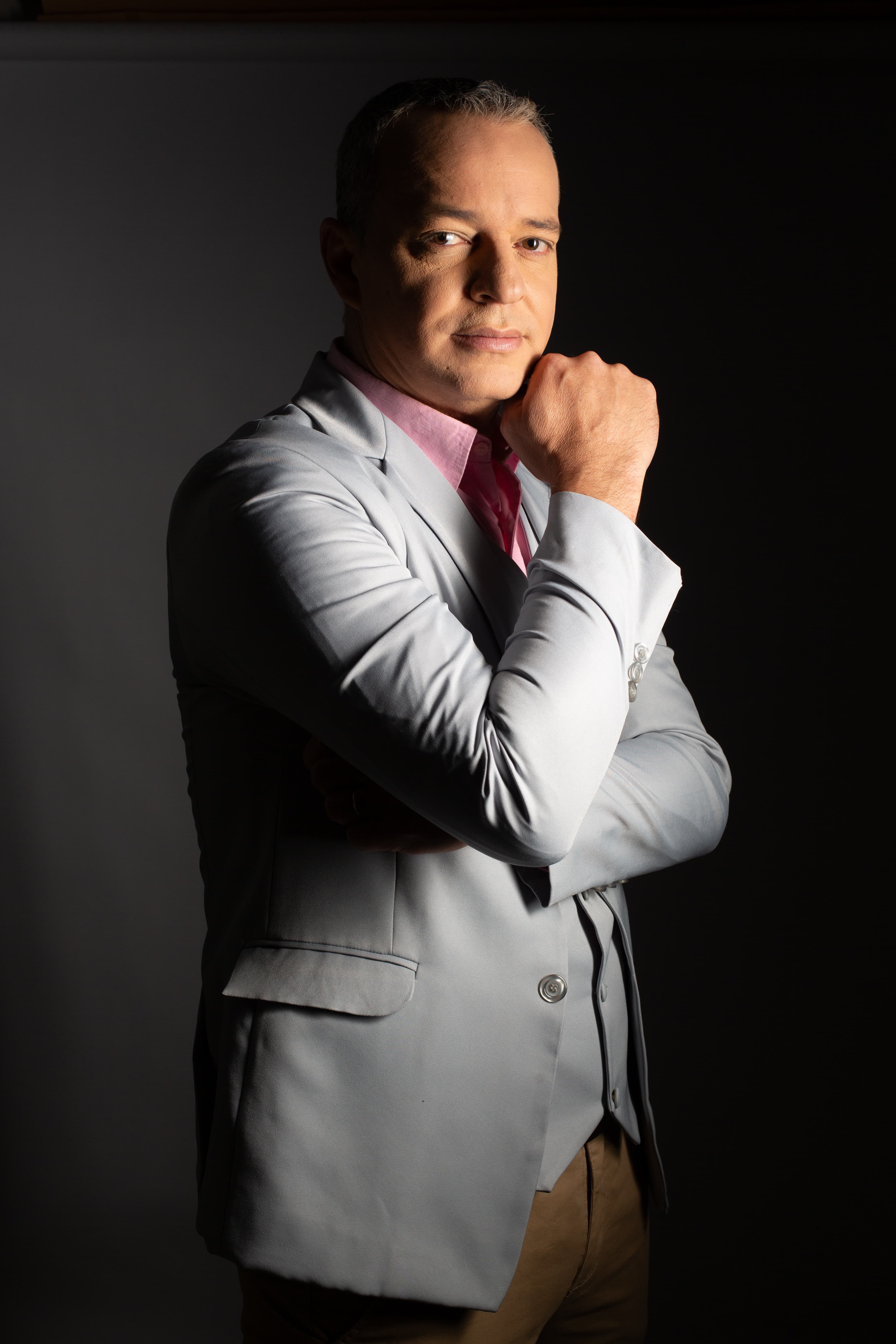 Paulo Crispim em retrato profissional