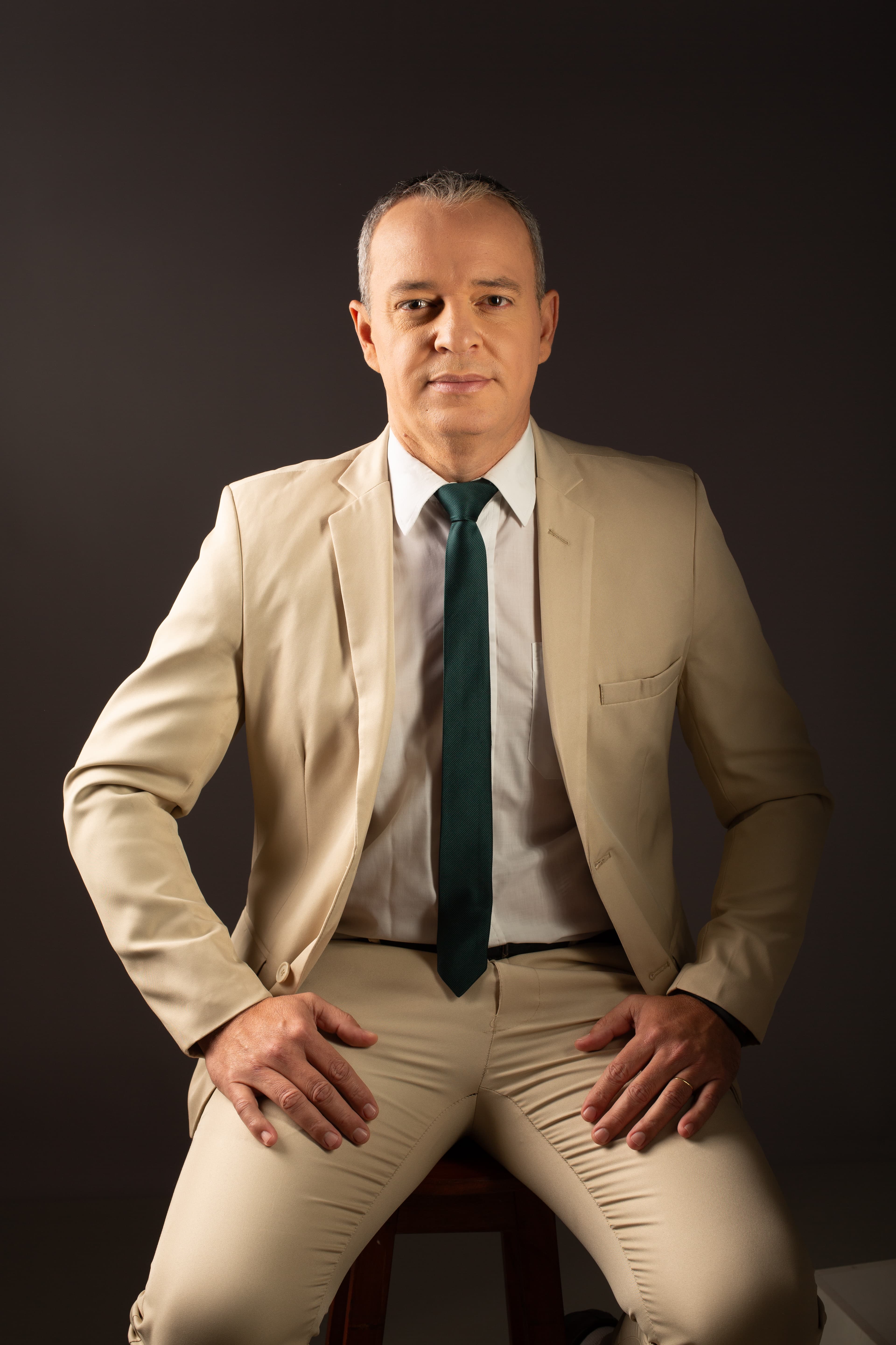 Paulo Crispim em retrato profissional